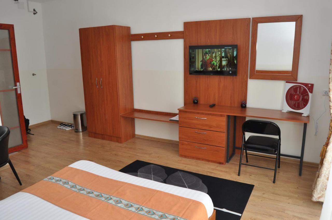Hotel Sky Blue Mada Alasora Екстериор снимка